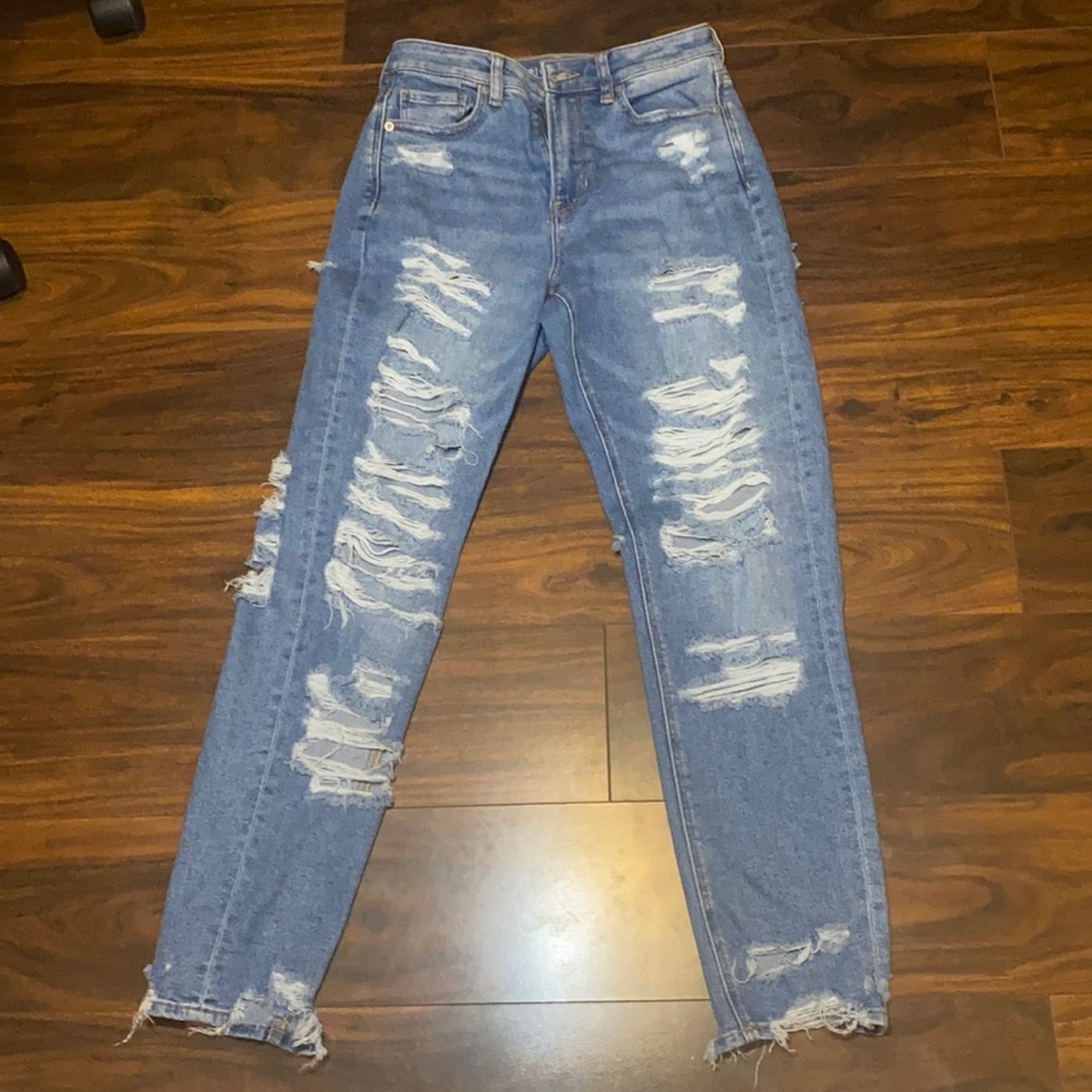 Size 4 American eagle ripped boyfriend jeans